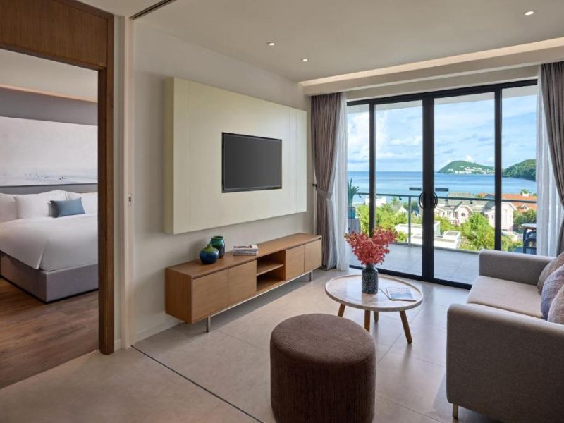 Superior Suite, 1 King Bed with Balcony