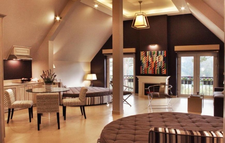 Family Suite Pine Hill View – Partial Lake View