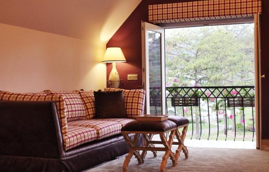 Family Suite Pine Hill View – Partial Lake View