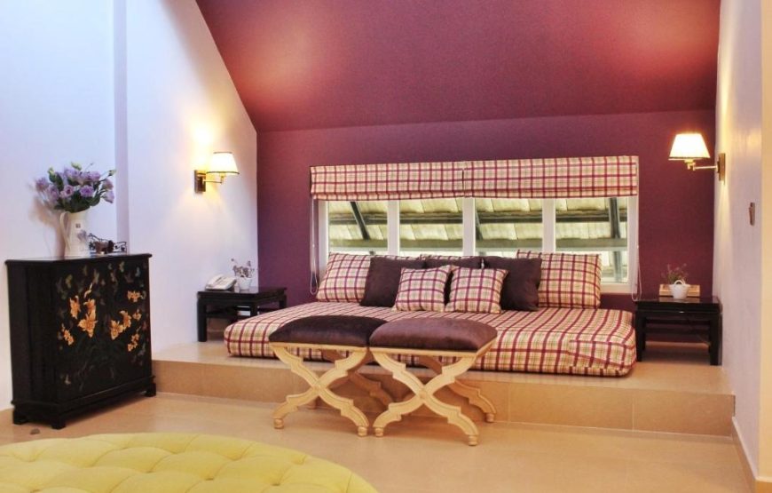 Family Suite Pine Hill View – Partial Lake View