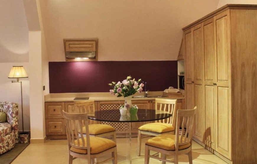 Family Suite Pine Hill View – Partial Lake View