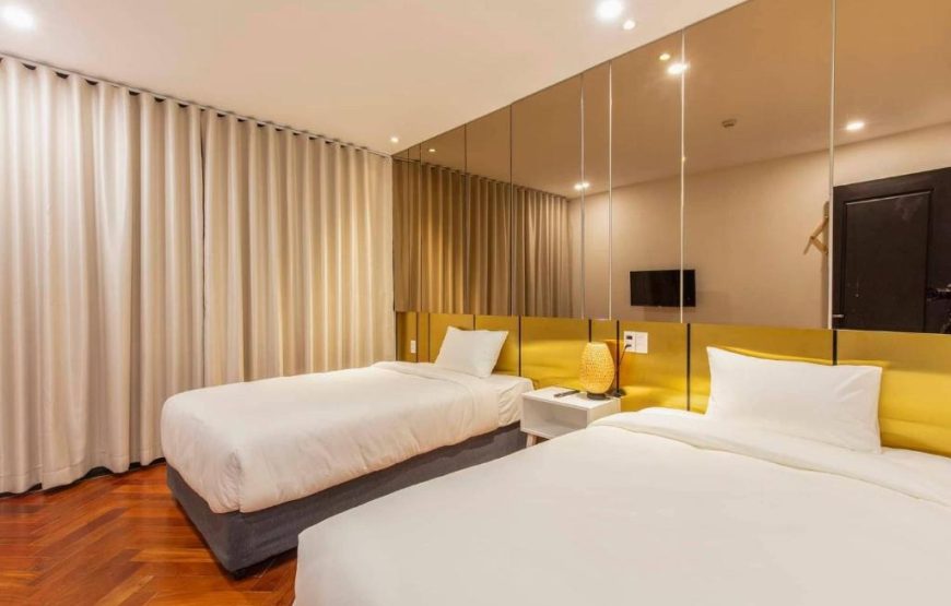 Len’s Hotel: Penthouse Apartment